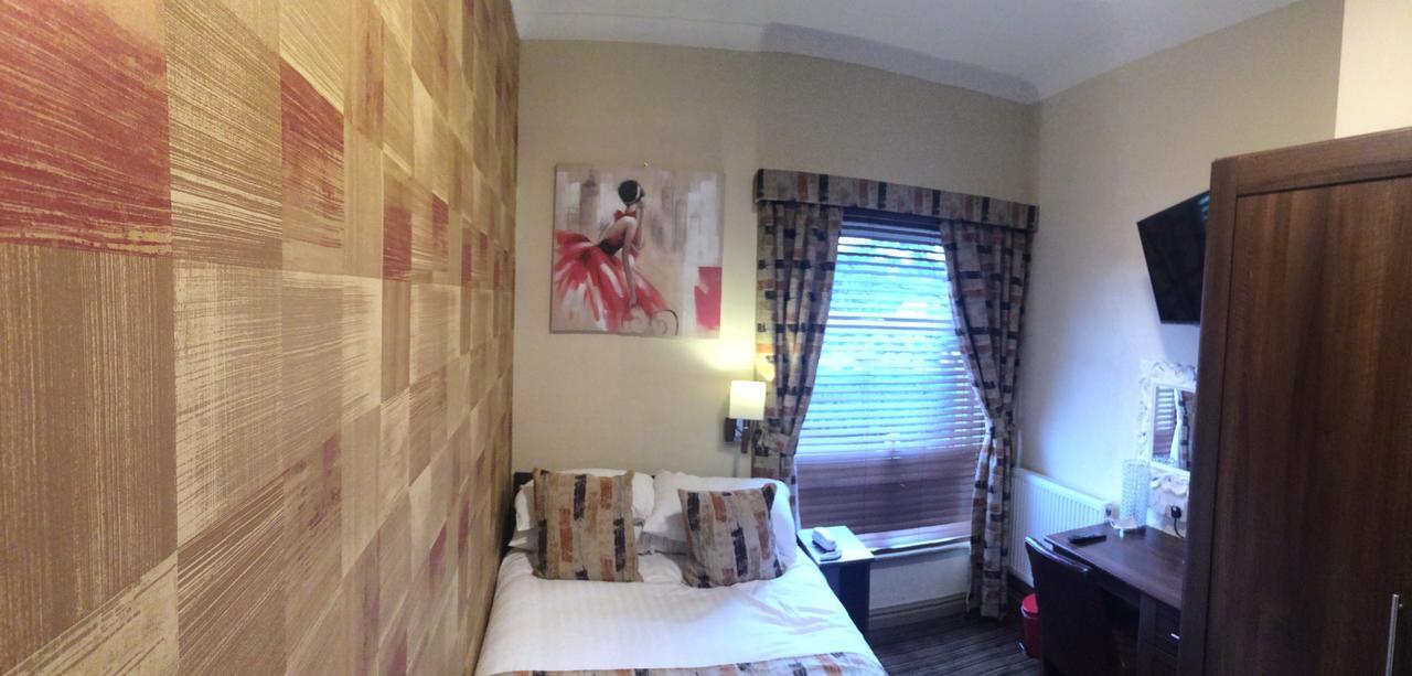 The Griffin Inn St Helens  Екстер'єр фото